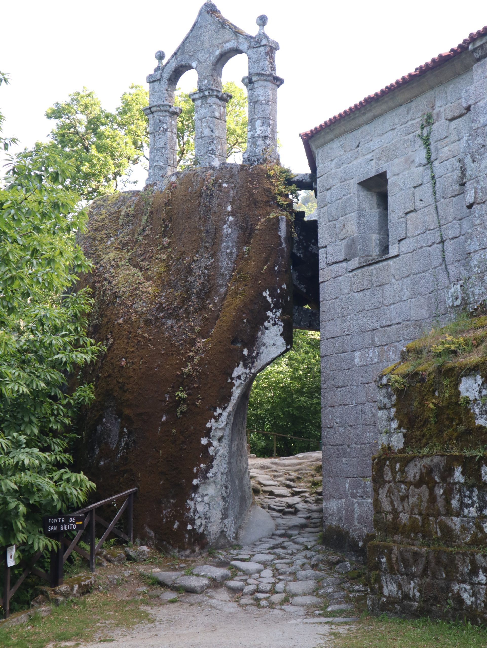 §4. Monastery of San Pedro de Rocas 01